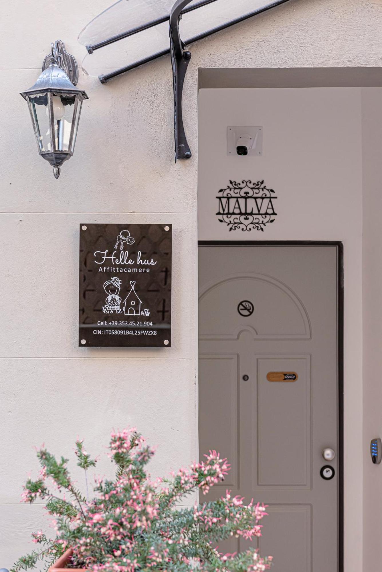 Helle Hus Guest House - 200M From Piazza Bologna Metro And 10 Minutes From The Colosseum Екстер'єр фото