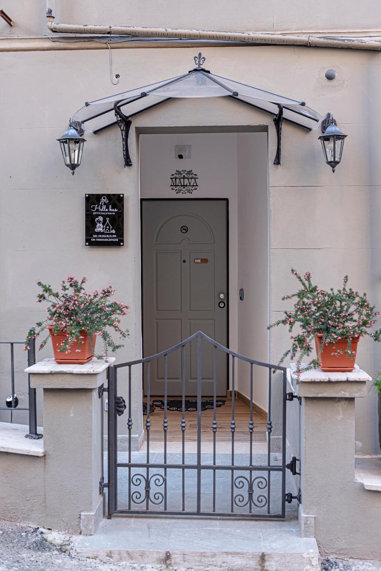 Helle Hus Guest House - 200M From Piazza Bologna Metro And 10 Minutes From The Colosseum Екстер'єр фото